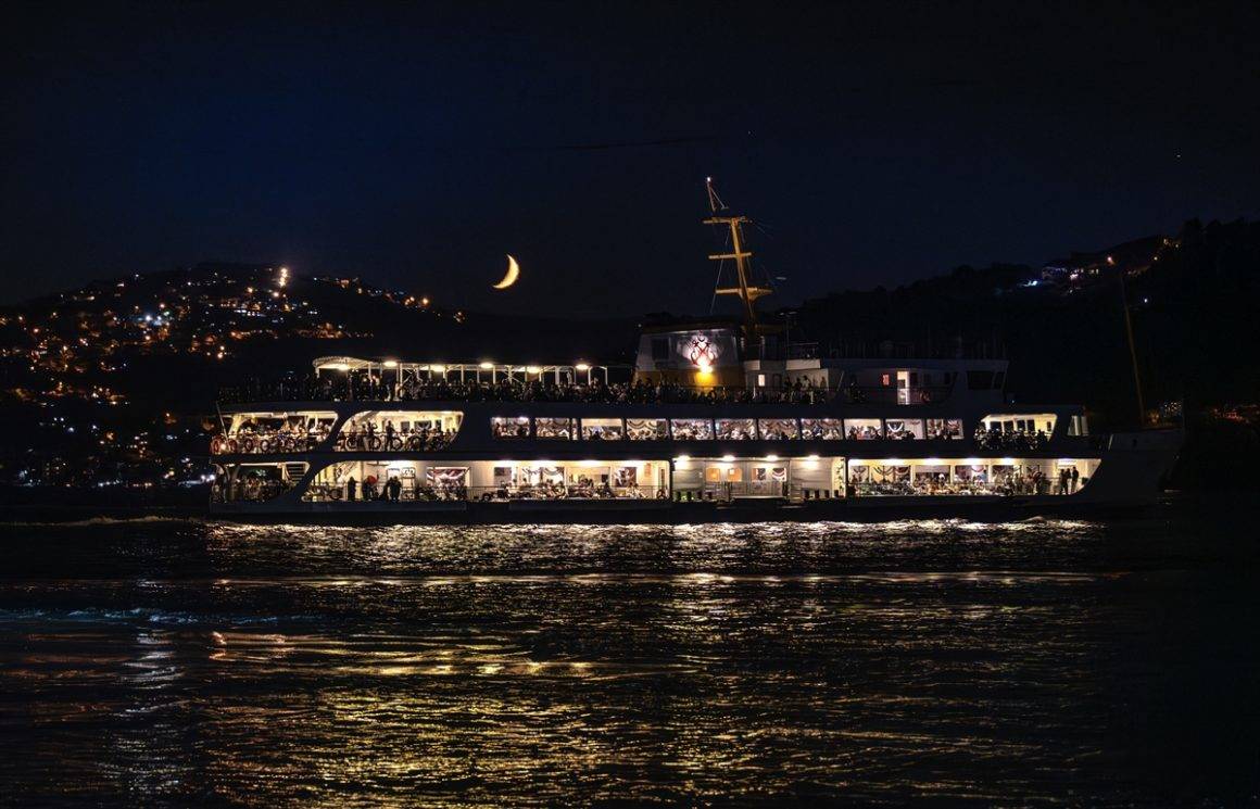 İstanbul'un 7,5 saat süren Osmanlı geleneği: Mehtap turu
