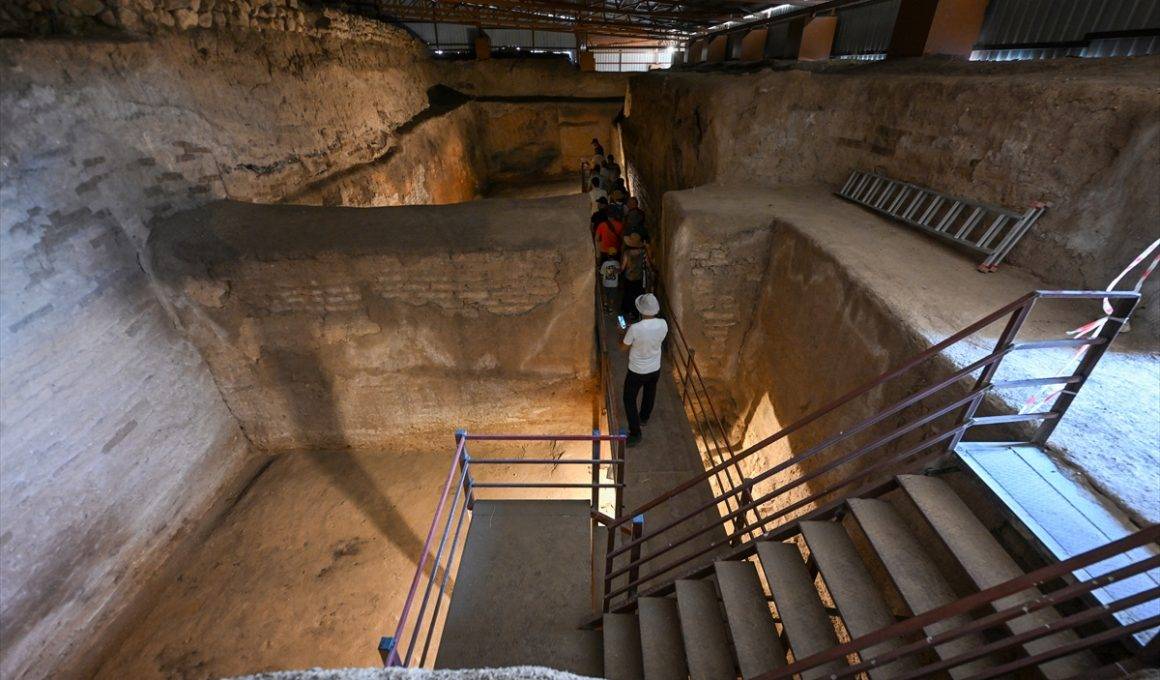 Urartu Mirası Ayanis Kalesi tarihi ve doğal dokusuyla ziyaretçileri cezbediyor