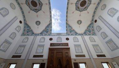 Bursa'daki kubbesi açılıp kapanan cami görenleri hayran bırakıyor