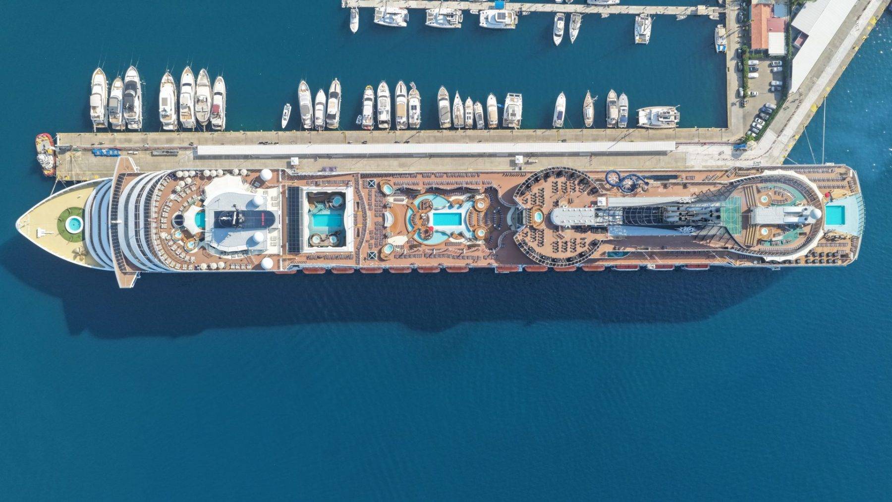 Devasa yüzen otel 4 binden fazla turisti Marmaris ile buluşturdu