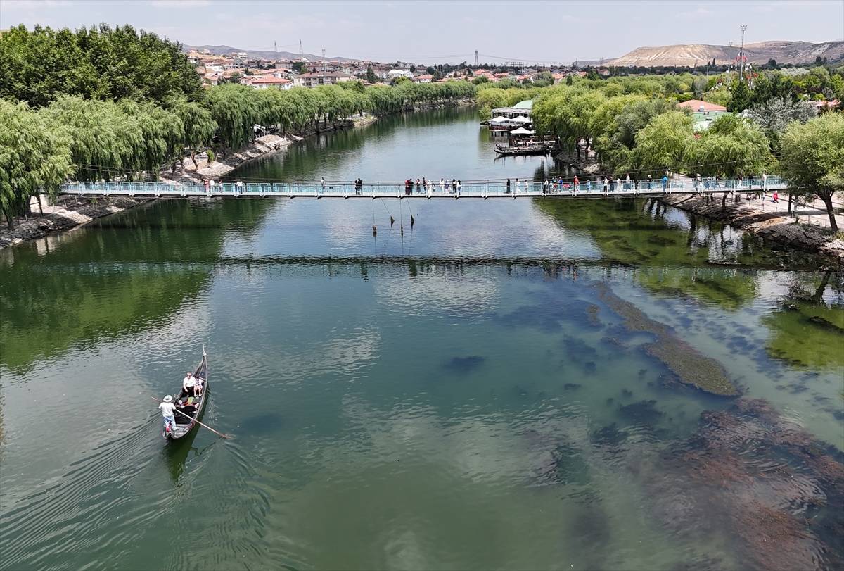 Kapadokya’da Venedik esintisi: Gondollar Kızılırmak’ta süzülüyor