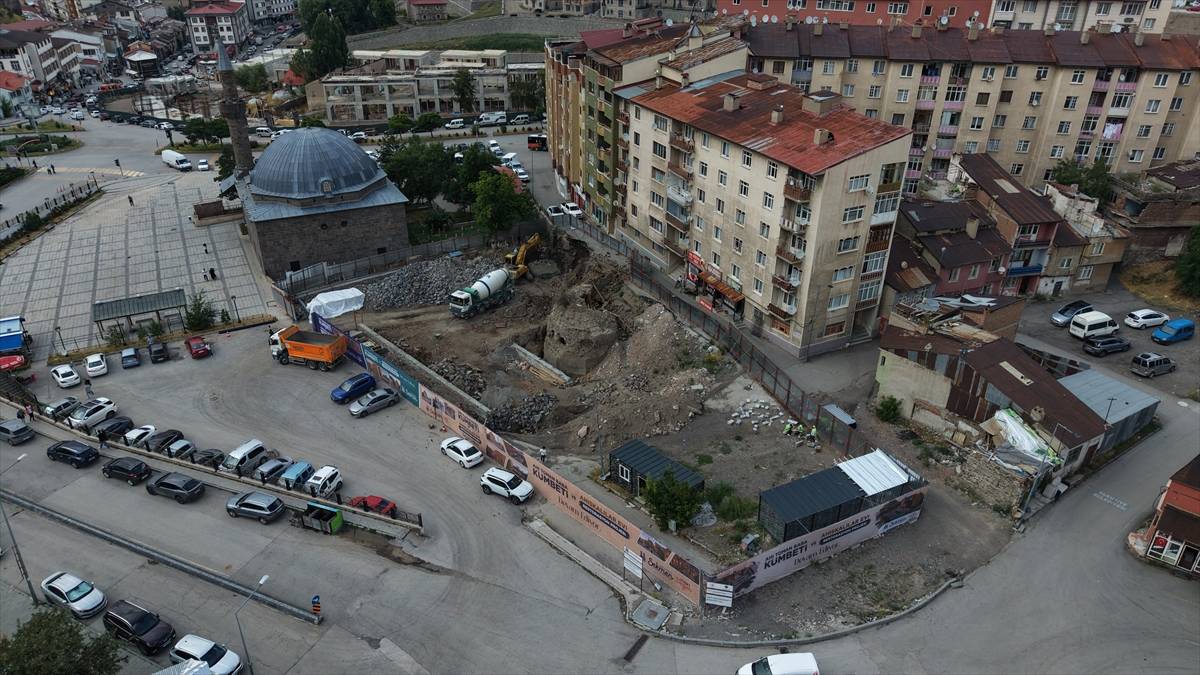 Apartmanların arasında unutulmuştu: Kadim teşkilatın kurucusunun kümbeti ortaya çıkıyor