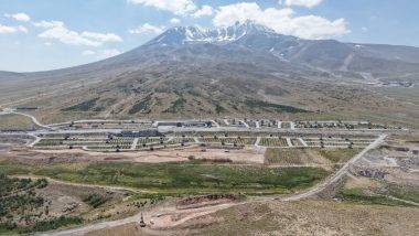 Kış turizminin favorilerinden Erciyes'te yeni sezon çalışmaları sürüyor