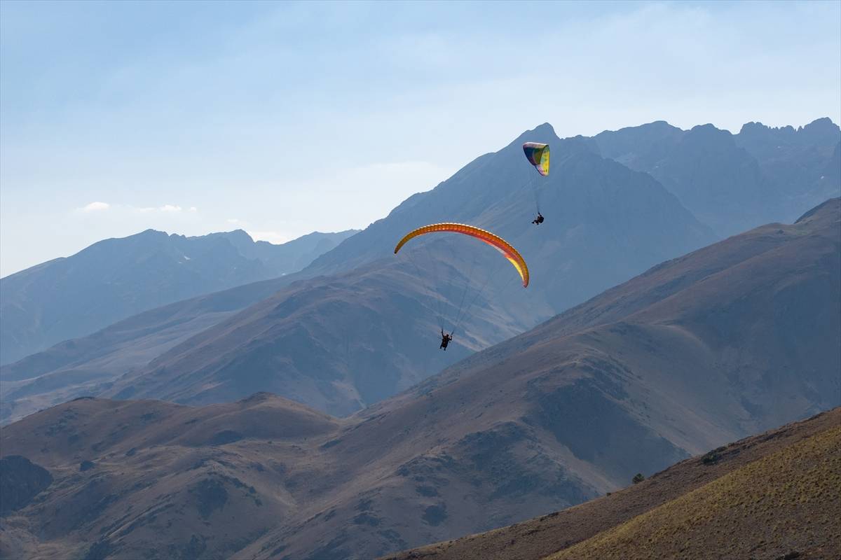 Paraşütçüler akın ediyor! Adrenalin Munzur Dağları'na taşındı