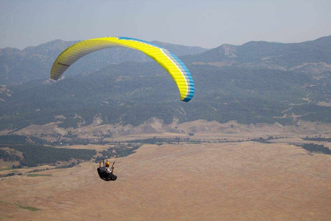 Paraşütçüler akın ediyor! Adrenalin Munzur Dağları'na taşındı