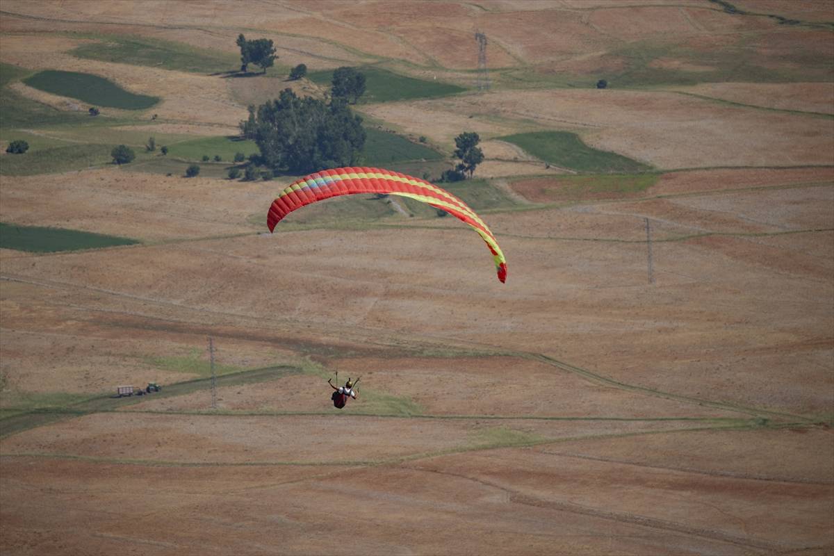 Paraşütçüler akın ediyor! Adrenalin Munzur Dağları'na taşındı