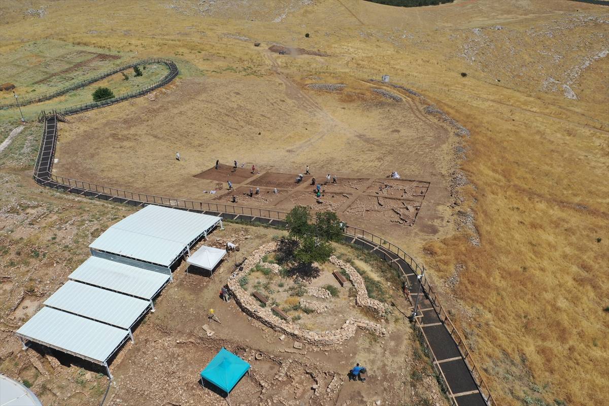 Göbeklitepe'de heyecanlandıran keşif: Yeni yapılar ortaya çıkarıldı
