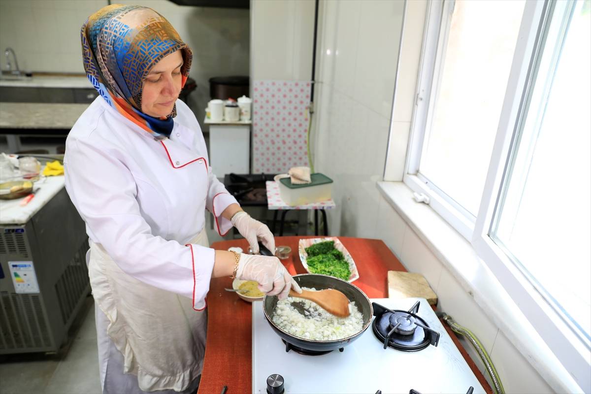 Kuş ekmeği otu ile ninelerin tarifiyle yapılıyor: Kaz otu gözlemesi