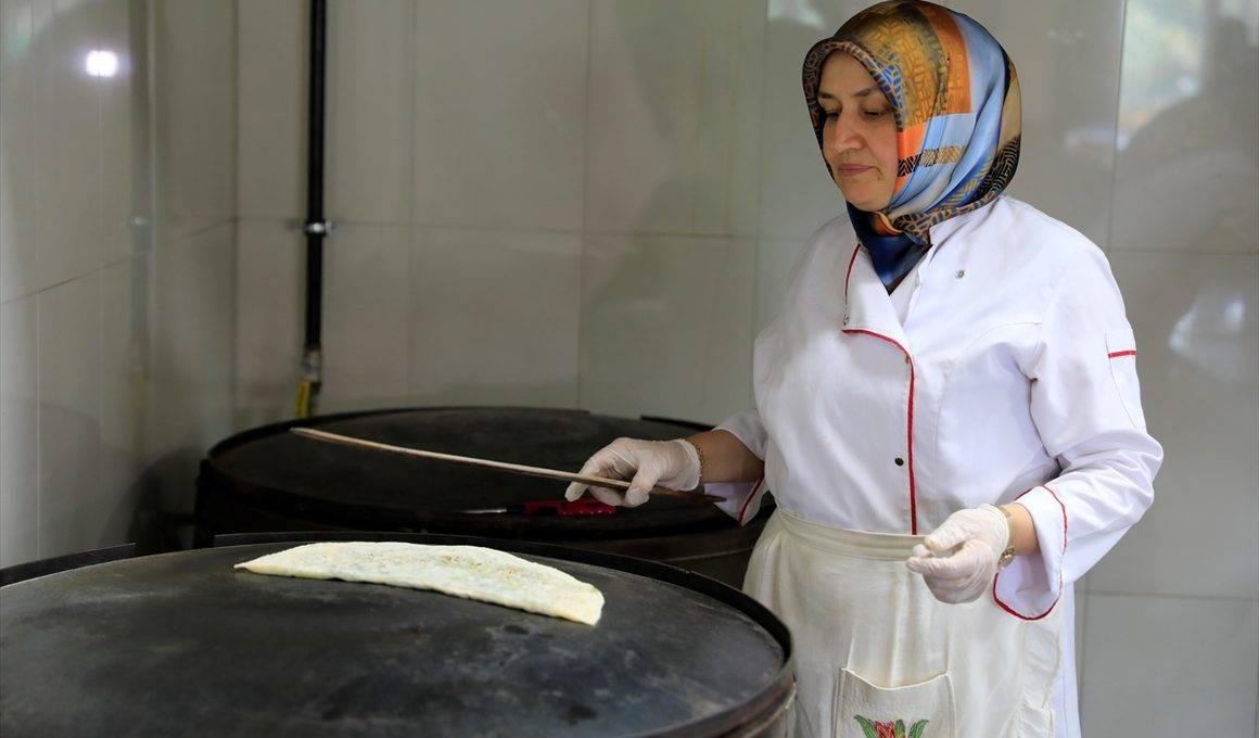 Kuş ekmeği otu ile ninelerin tarifiyle yapılıyor: Kaz otu gözlemesi