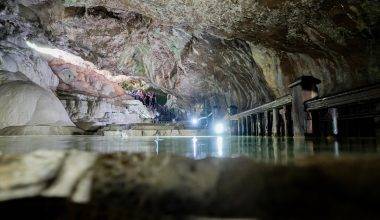 Yerin altındaki Pamukkale, hem travertenleri hem de şifalı sularıyla ilgi çekiyor