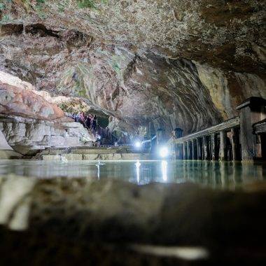 Yerin altındaki Pamukkale, hem travertenleri hem de şifalı sularıyla ilgi çekiyor