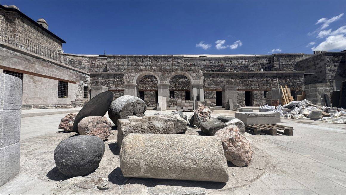 Yıllardır toprak altındaydı! Kayseri'de Gön Hanı gün yüzüne çıkarıldı
