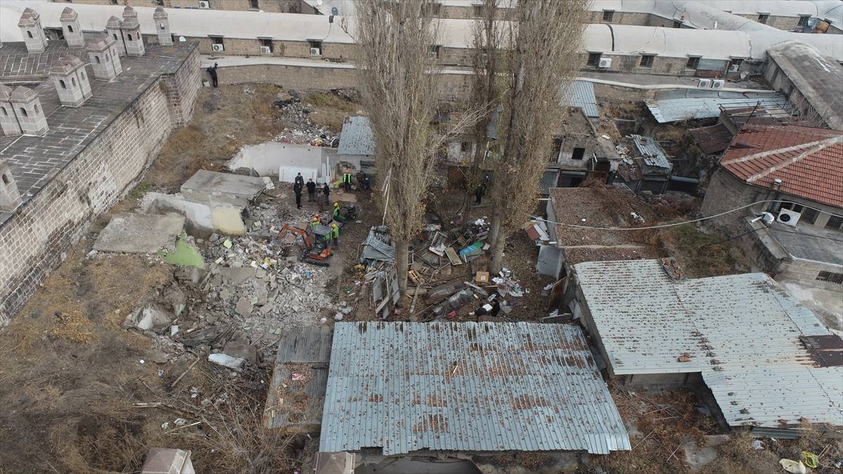 Yıllardır bir ayakkabıcının yanında toprak altındaydı! Kayseri'de Gön Hanı gün yüzüne çıkarıldı