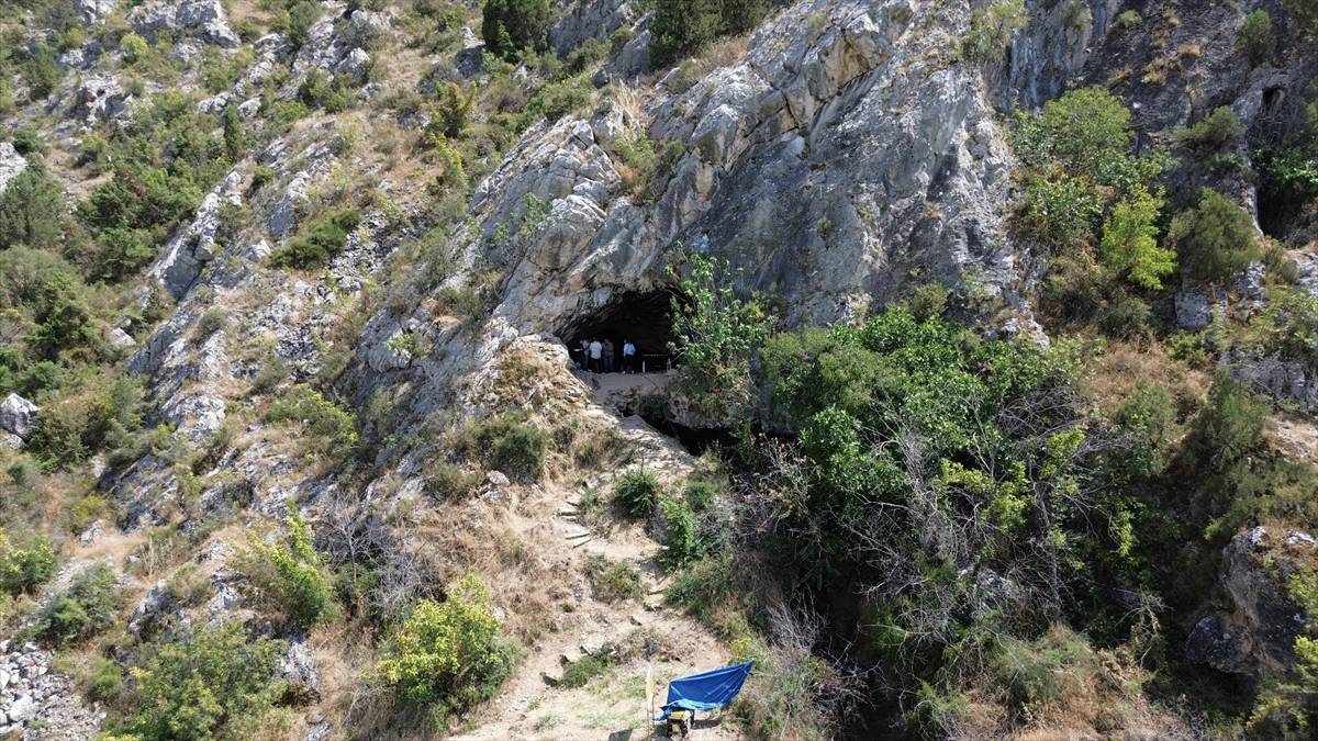 Bilecik'teki mağarada on binlerce yıllık 25 figür ortaya çıkarıldı