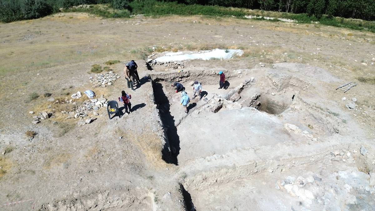 7 yıl önce keşfedilmişti: Van'da 5 bin 500 yıllık yaşam izleri mercek altında