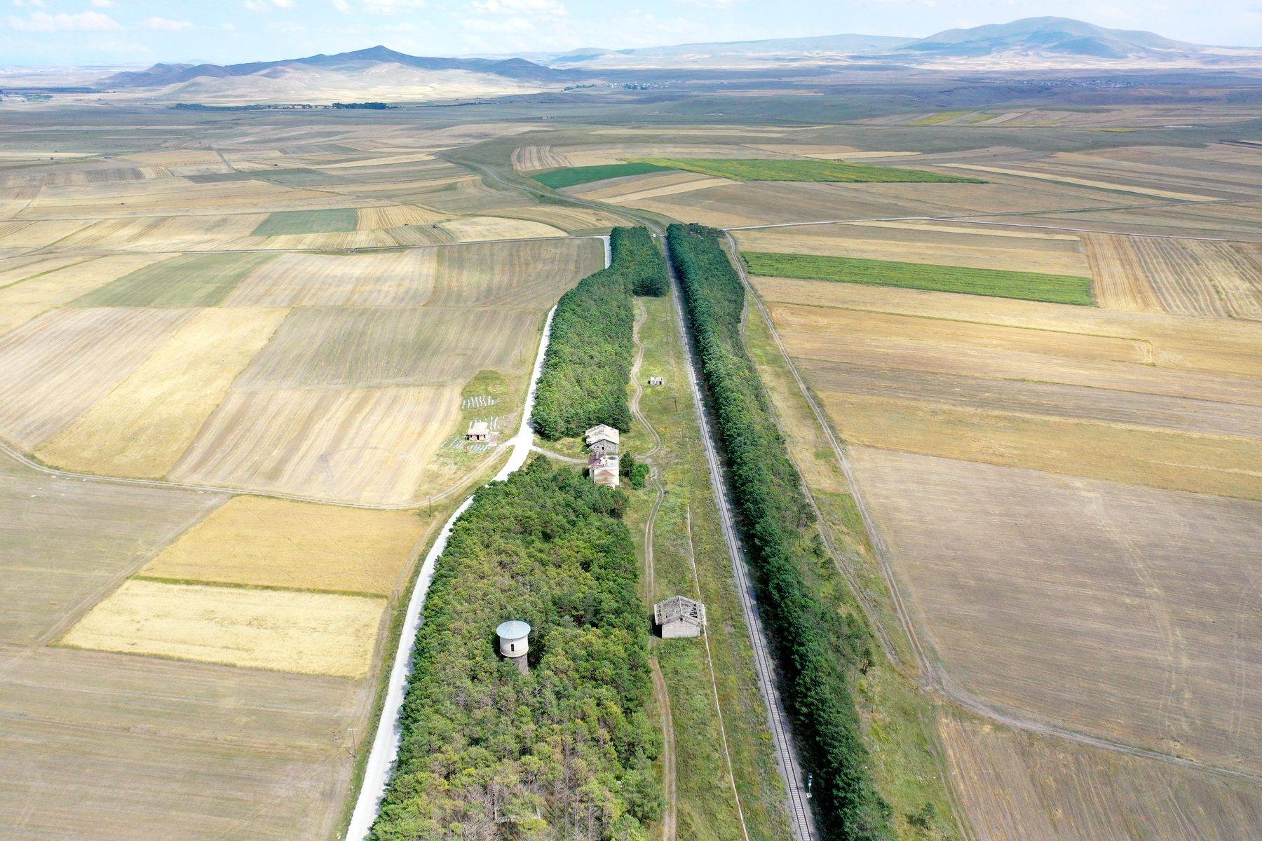 Çölde bir vaha gibi: Kars'ın Benli Ahmet Tren İstasyonu 57 yıllık emeği yansıtıyor