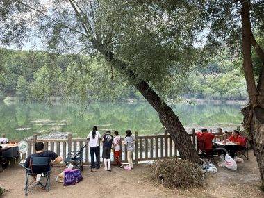 Ankaralılar yer bulmak için yarıştı! 1600 rakımdaki Karagöl Tabiat Parkı'na yoğun ilgi