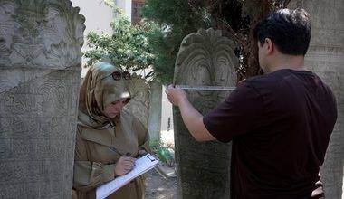 Tarihe mercek tutan mezar taşları İstanbul'da gelecek nesiller için korunuyor