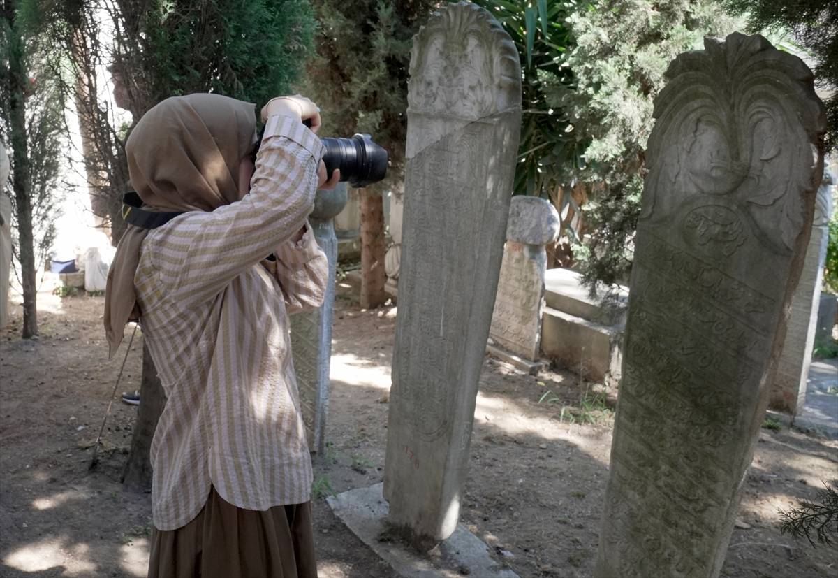 Tarihe mercek tutan mezar taşları İstanbul'da gelecek nesiller için korunuyor