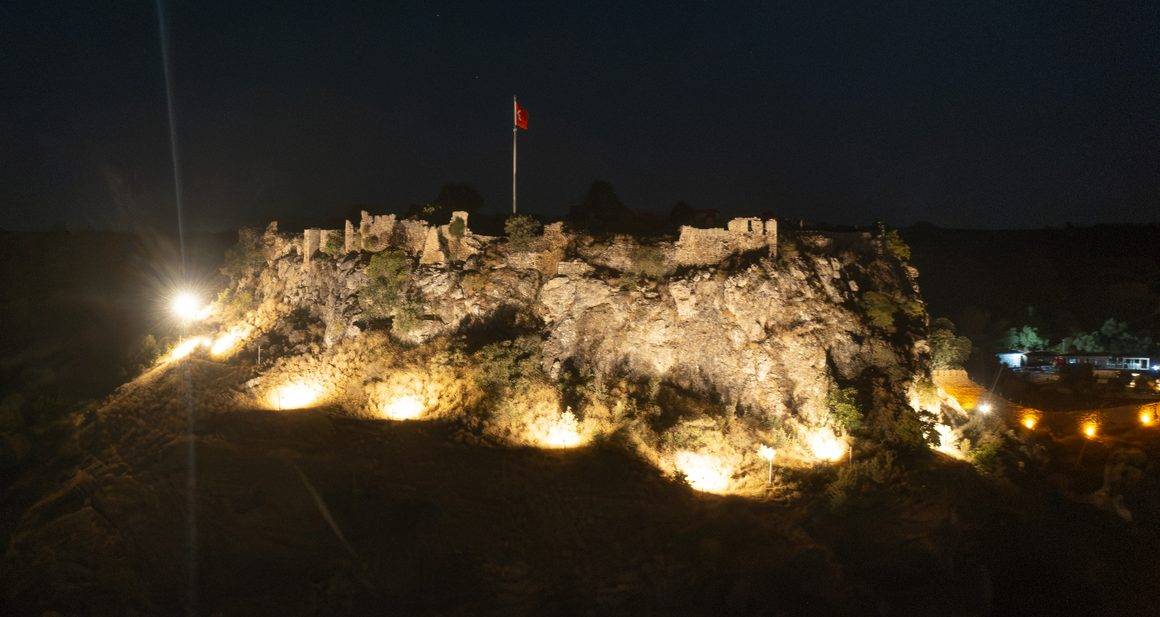 Yeni proje tamamlandı: Milas'ın tarihi dokusu geceleri farklı bir atmosfere büründü