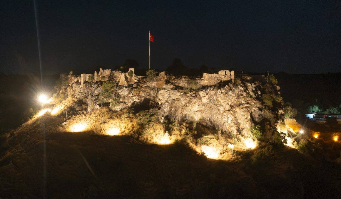Yeni proje tamamlandı: Milas'ın tarihi dokusu geceleri farklı bir atmosfere büründü