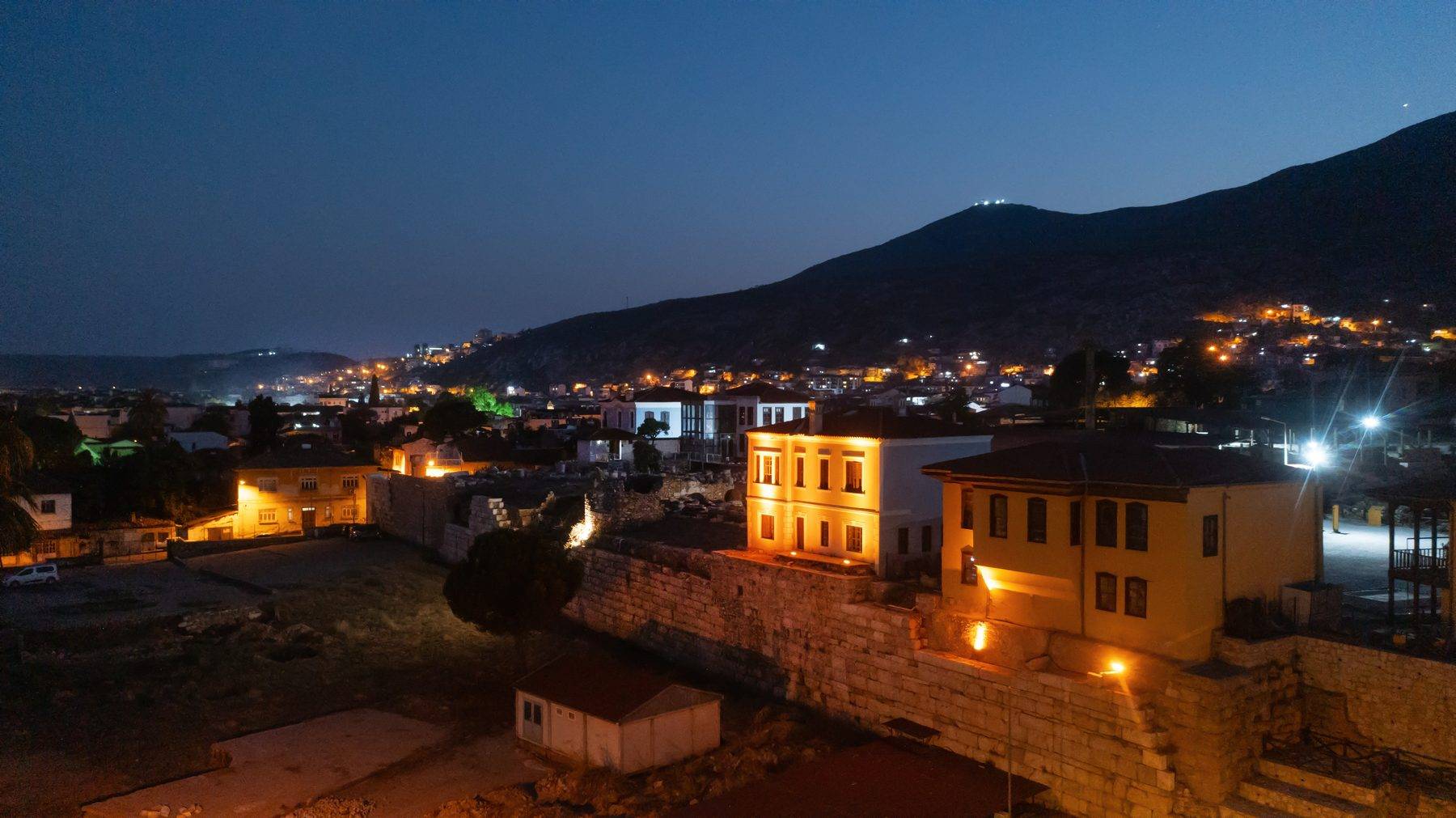 Yeni proje tamamlandı: Milas'ın tarihi dokusu geceleri farklı bir atmosfere büründü