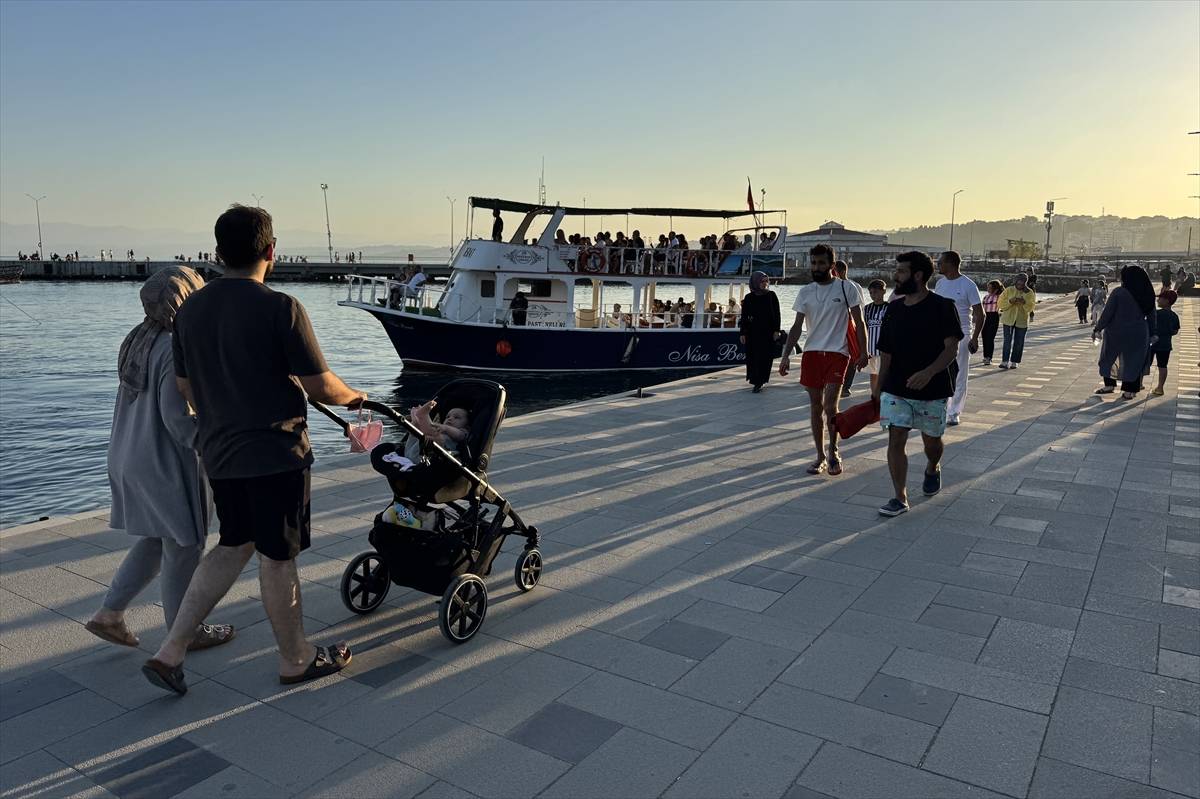 Karadeniz'in doğal limanı Sinop, turistlerin ilgi odağı oldu