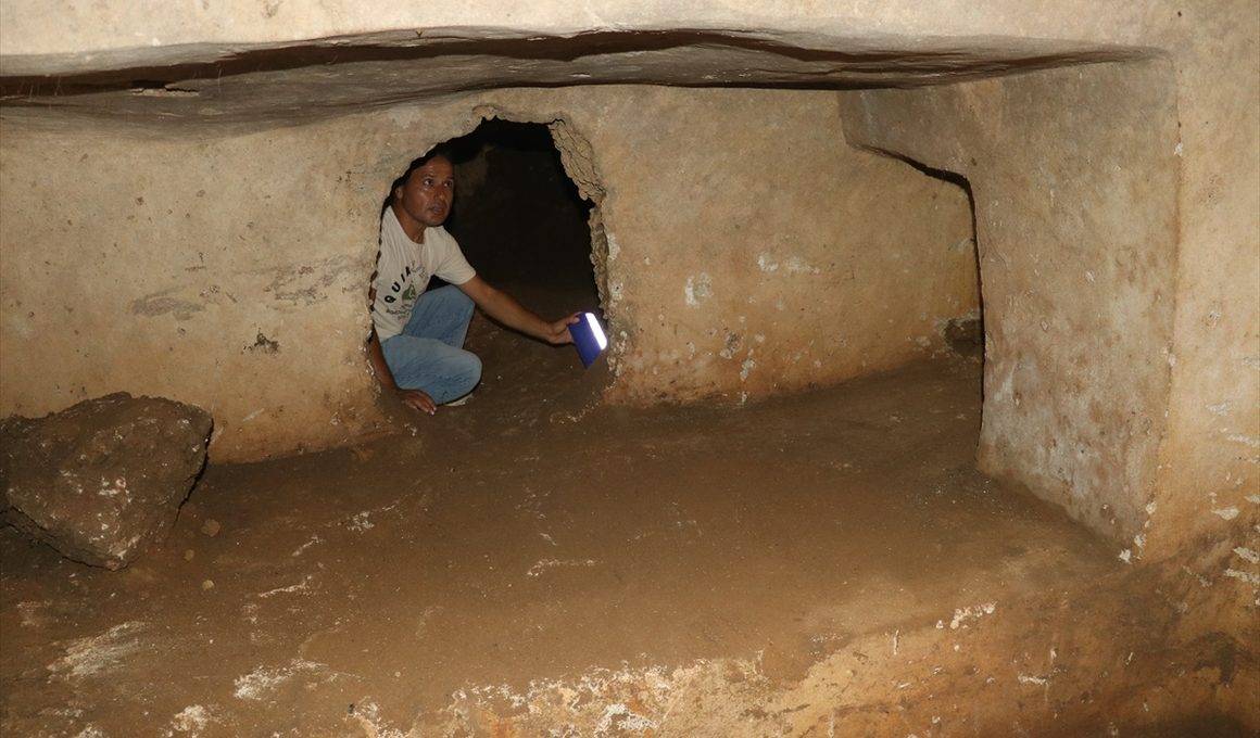 Aigeai Antik Kenti'nde dikkat çeken keşif: Ortaya çıkan 10 mezarda hediyeler bulundu