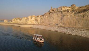 Medeniyetlerin birleştiği yer Hasankeyf, tekne turlarıyla keşfediliyor