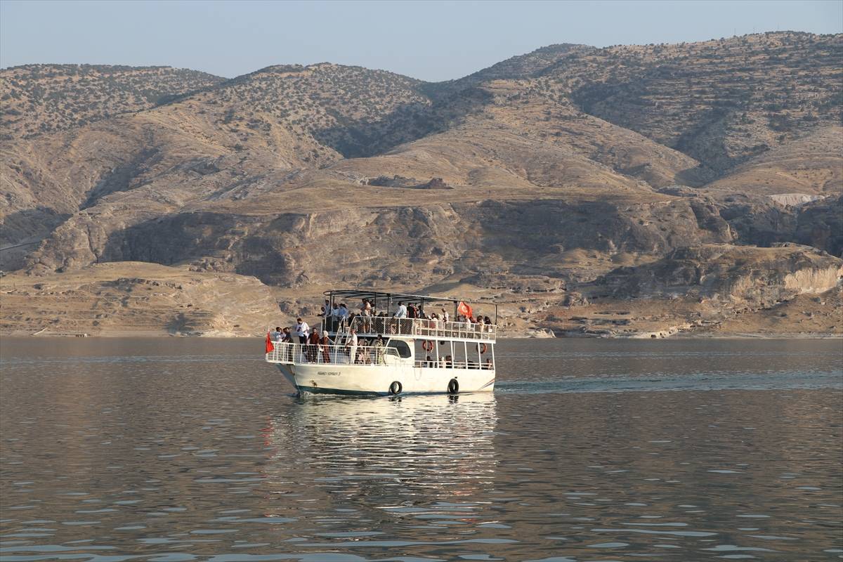 Medeniyetlerin birleştiği yer Hasankeyf, tekne turlarıyla keşfediliyor