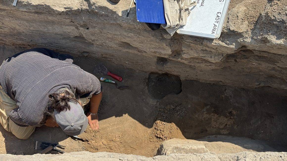 Çatalhöyük'te yeni keşif: Ölüler evinin yanında 8 bebek iskeleti ortaya çıktı