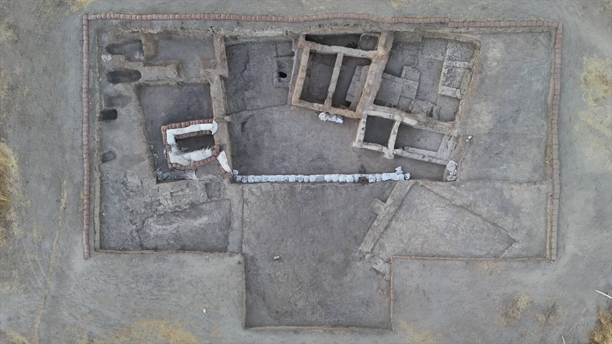 Çatalhöyük'te yeni keşif: Ölüler evinin yanında 8 bebek iskeleti ortaya çıktı