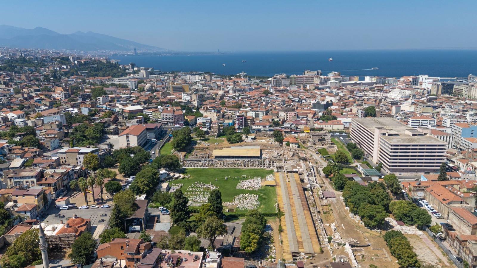 İzmir'deki antik kentte yeni keşif: 3 yeni mekan ve duvar resimleri bulundu