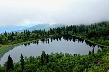 3'ü de aynı şehirde! Artvin'in Karagöl'leri keşfedilmeyi bekliyor