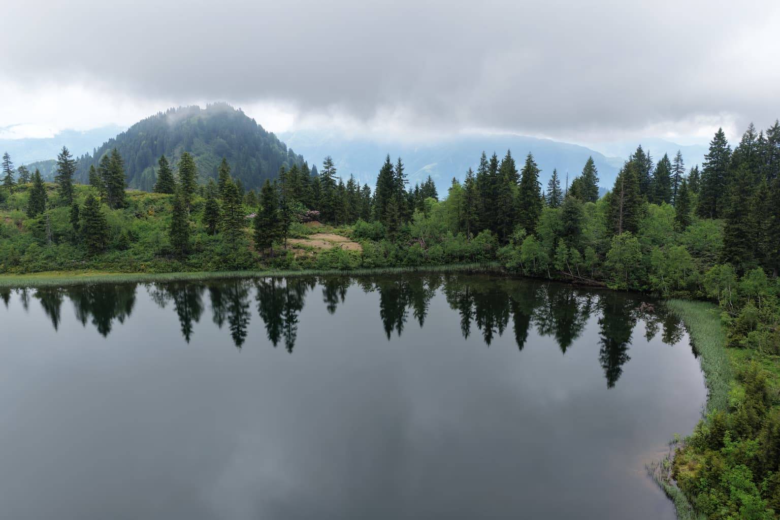 3'ü de aynı şehirde! Artvin'in Karagöl'leri keşfedilmeyi bekliyor
