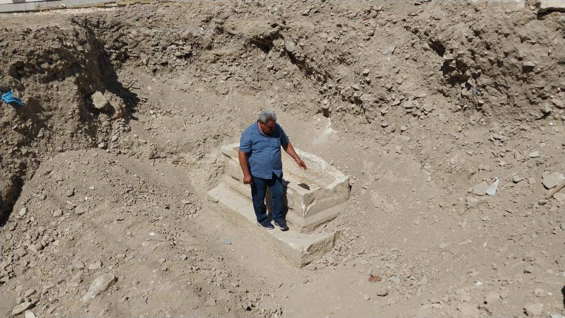 Sağlık ocağı inşaatında ilginç buluntu! Mersin'de Lahit mezar ortaya çıktı