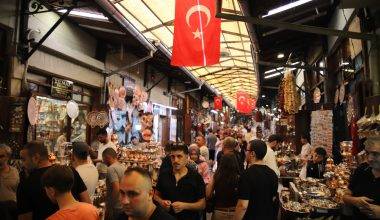 Kavurucu sıcaklar durduramadı! Gaziantep'in Bakırcılar Çarşısı doldu taştı
