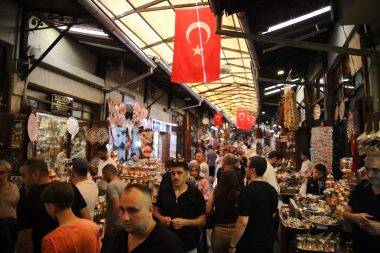 Kavurucu sıcaklar durduramadı! Gaziantep'in Bakırcılar Çarşısı doldu taştı