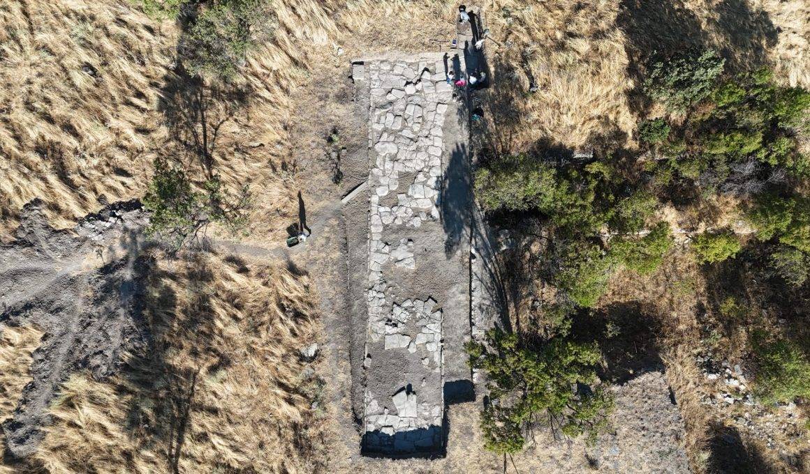 Troya Ören Yeri'nde Roma mitolojilerindeki cadde gün yüzüne çıkarılıyor