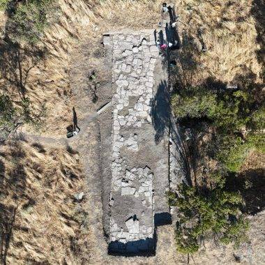Troya Ören Yeri'nde Roma mitolojilerindeki cadde gün yüzüne çıkarılıyor