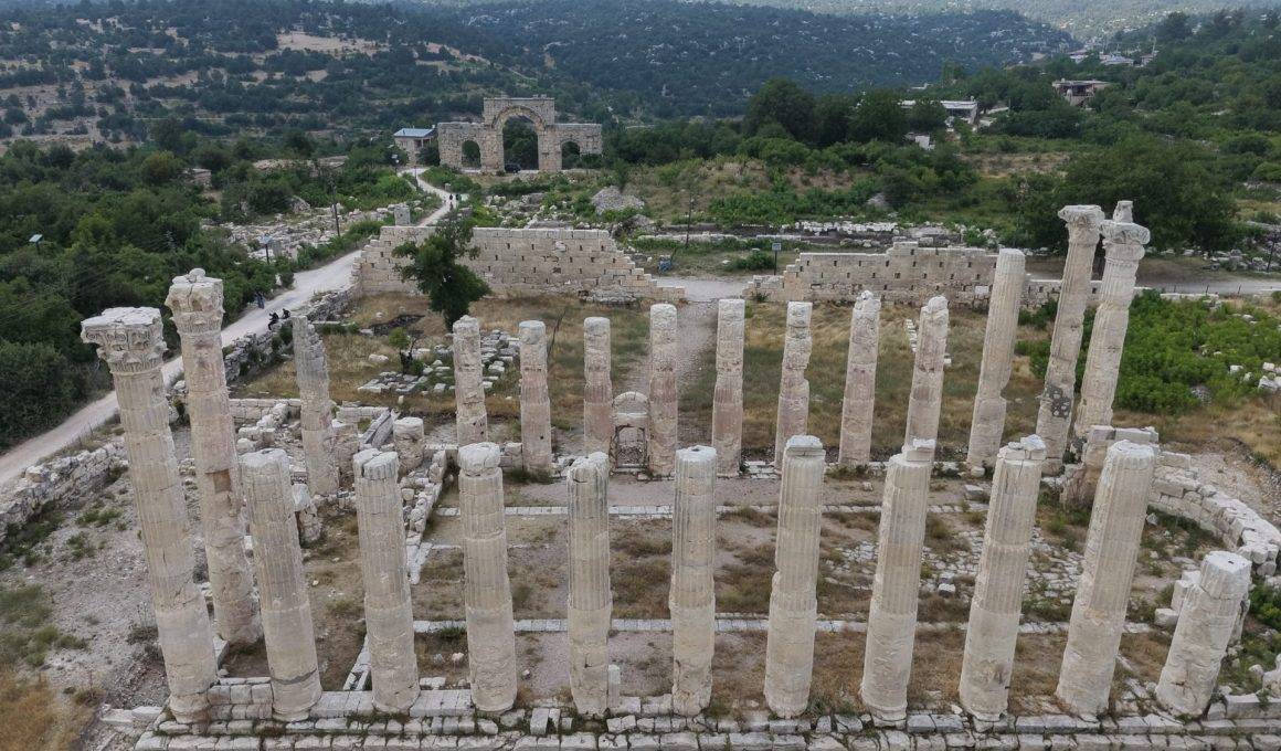 Krallığın ibadet yeriydi: Uzuncaburç Antik Kenti ziyaretçileri ağırlıyor