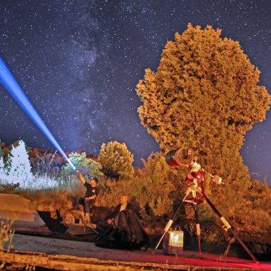 Zifiri karanlıkta buluştular: Perseid meteor yağmuru görsel şölen sundu
