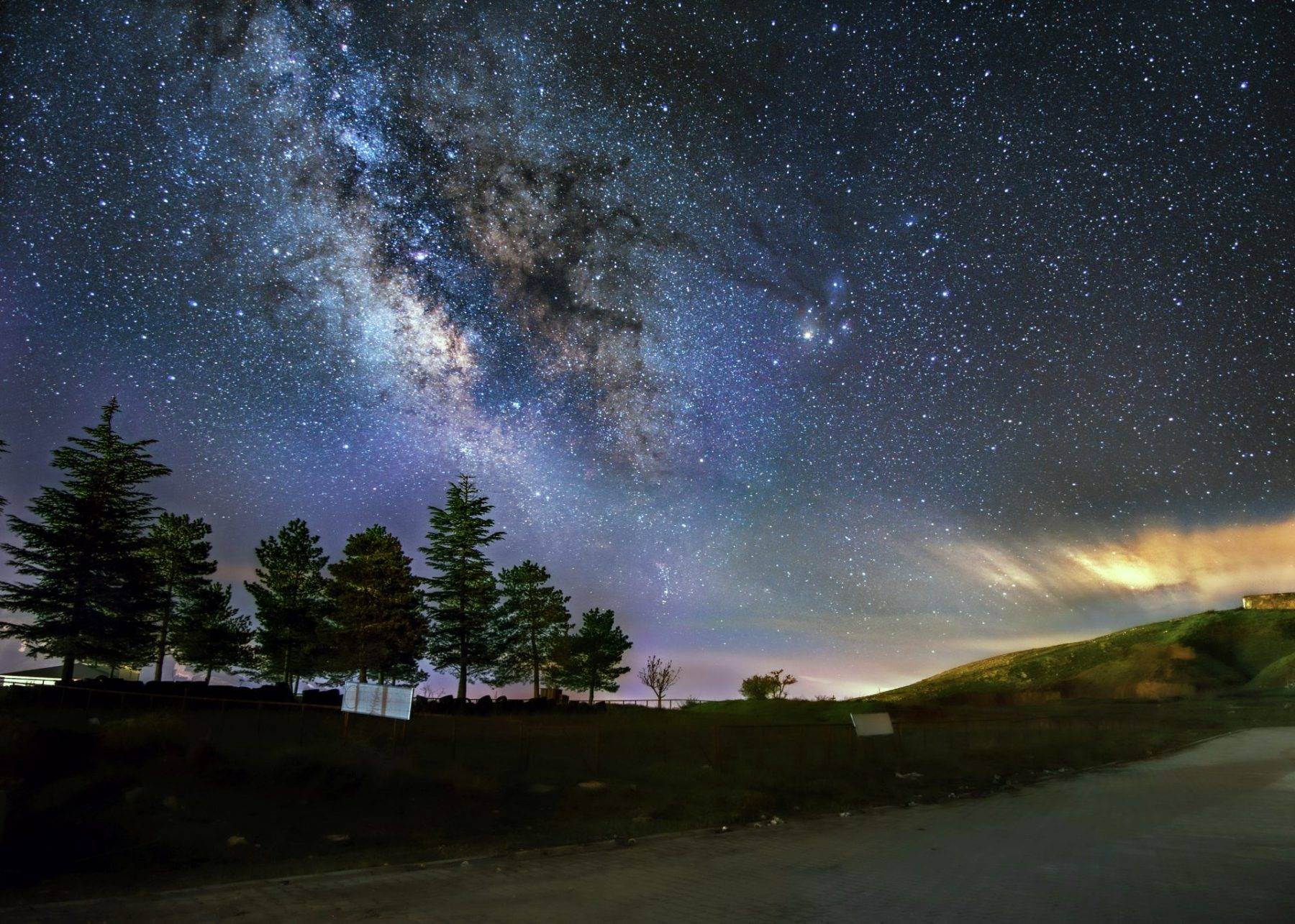 Zifiri karanlıkta buluştular: Perseid meteor yağmuru görsel şölen sundu