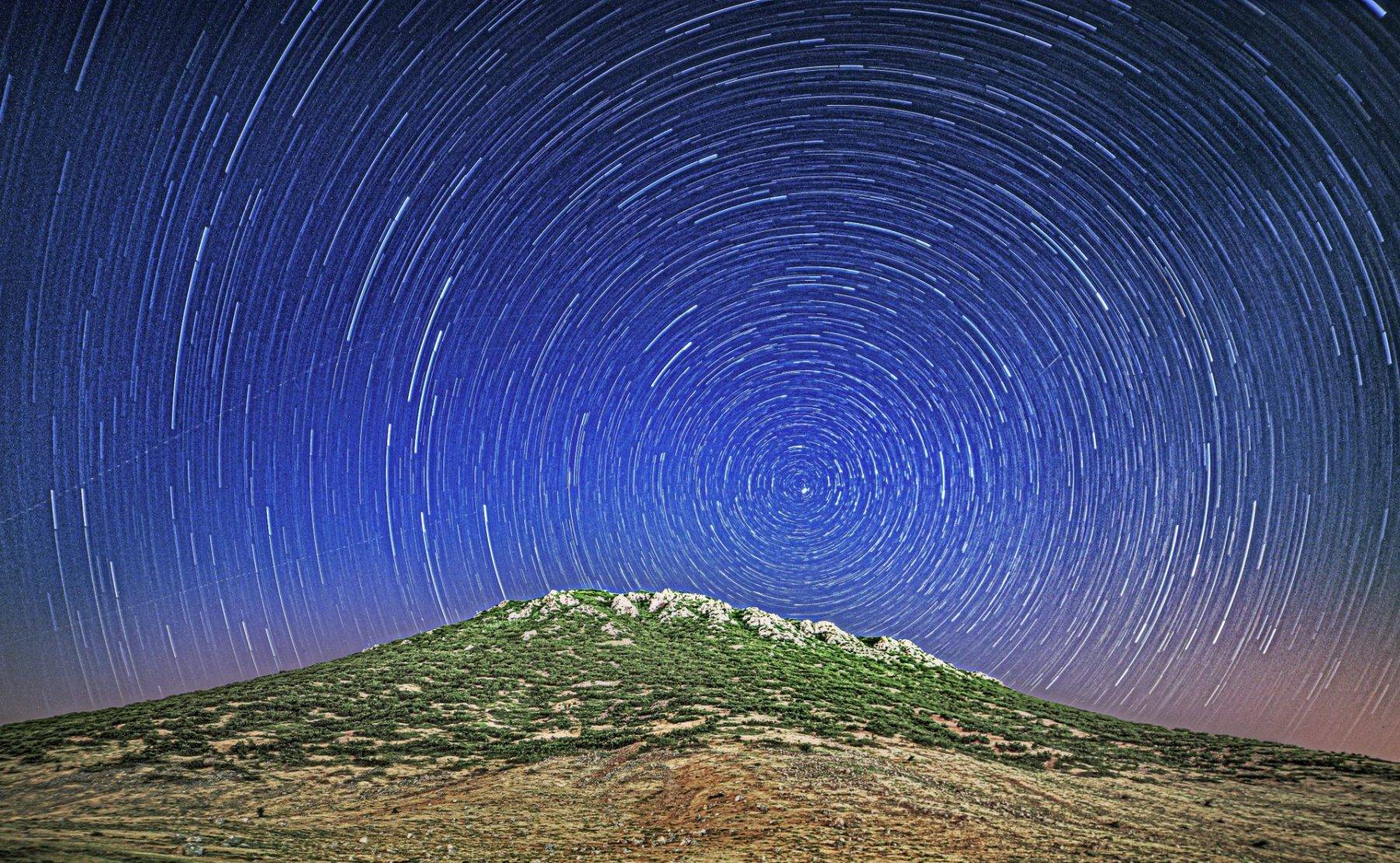 Zifiri karanlıkta buluştular: Perseid meteor yağmuru görsel şölen sundu