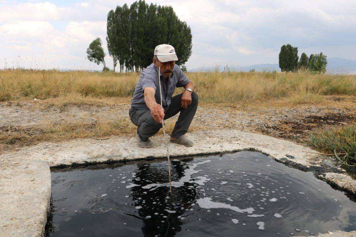 Kuyudan çıkan köpükler yanıyor! Erzurum’un merak uyandıran su kaynağı