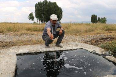 Kuyudan çıkan köpükler yanıyor! Erzurum’un merak uyandıran su kaynağı