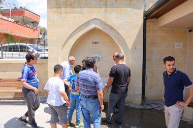 Kahramanmaraş'ta cami avlusundaki şifalı suya yoğun ilgi: Tek bir kuralı var!