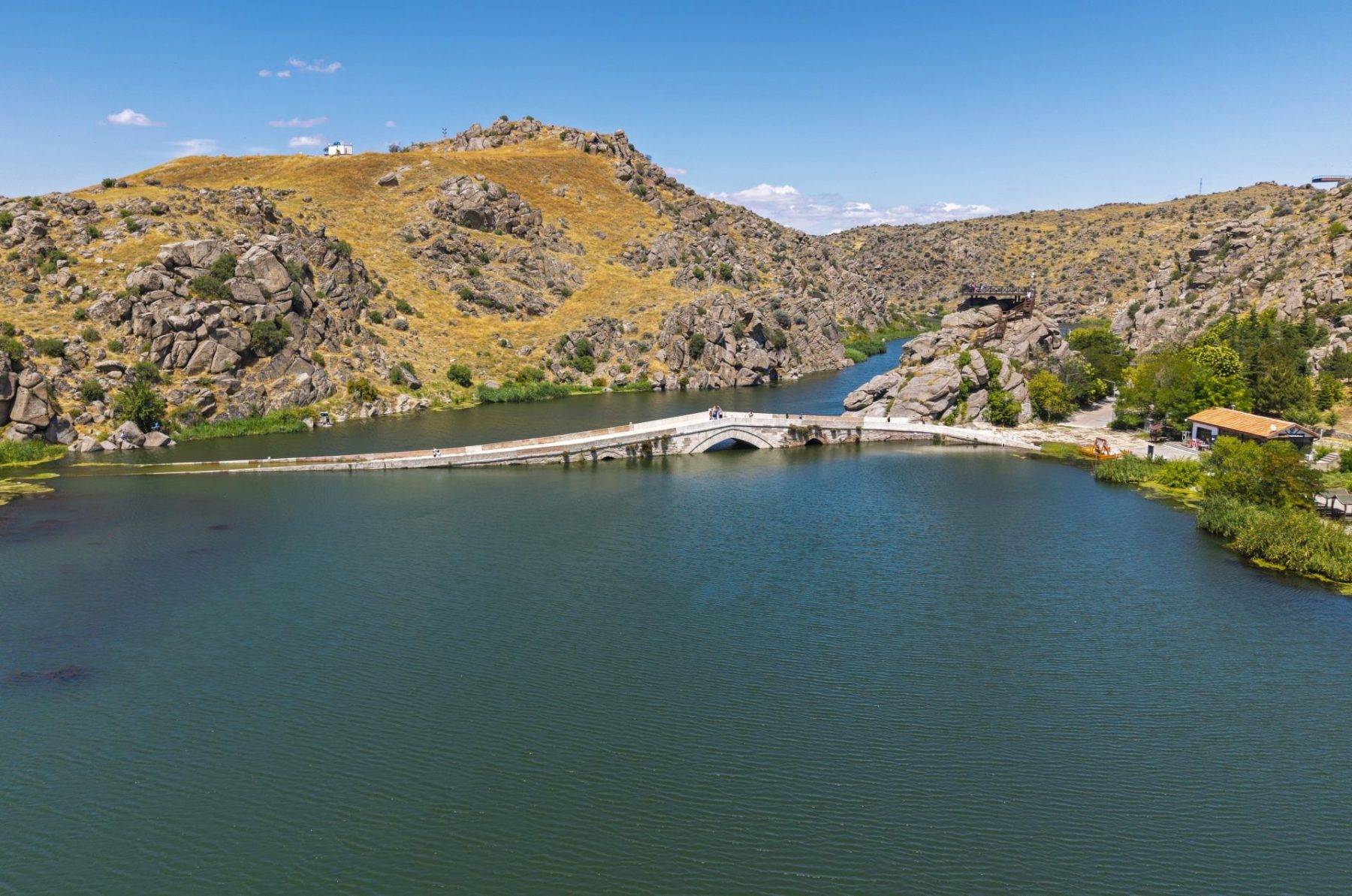 Kırıkkale'de bozkırın ortasındaki tekne turları Selçuklu yadigarı Çeşnigir Köprüsü ile taçlanıyor