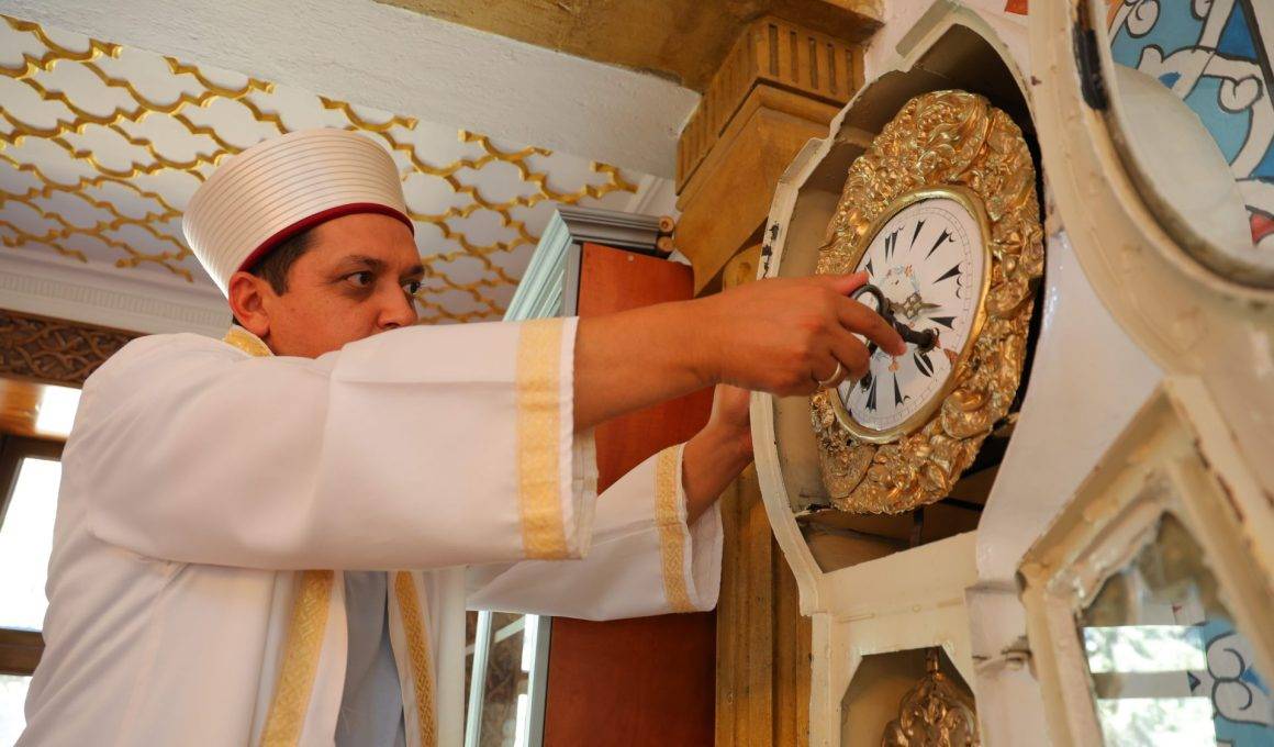 Benzerleri kayboldu! Beyazıtlı Camii’nin zamana meydan okuyan saati