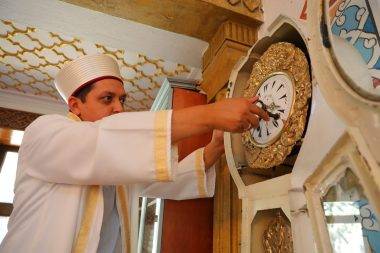 Benzerleri kayboldu! Beyazıtlı Camii’nin zamana meydan okuyan saati